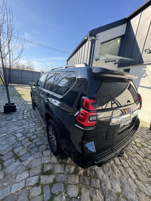 Toyota Land Cruiser 150, 7 locuri, echiparea de Top 2021