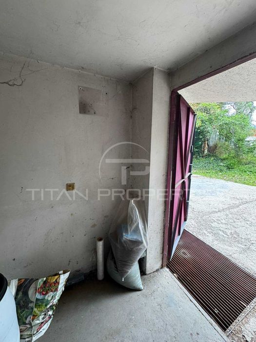 Гараж в кв. Триъгълника