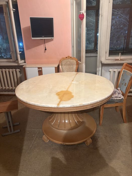 Отдам даром кухню, шкаф, ковры, диван