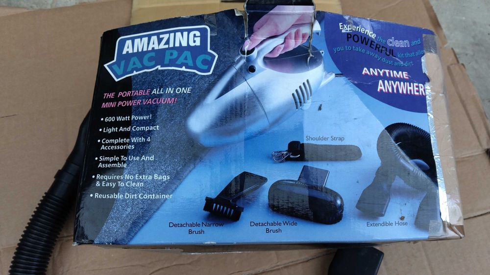 Aspirator auto portabil mic 600W 220V cu accesorii