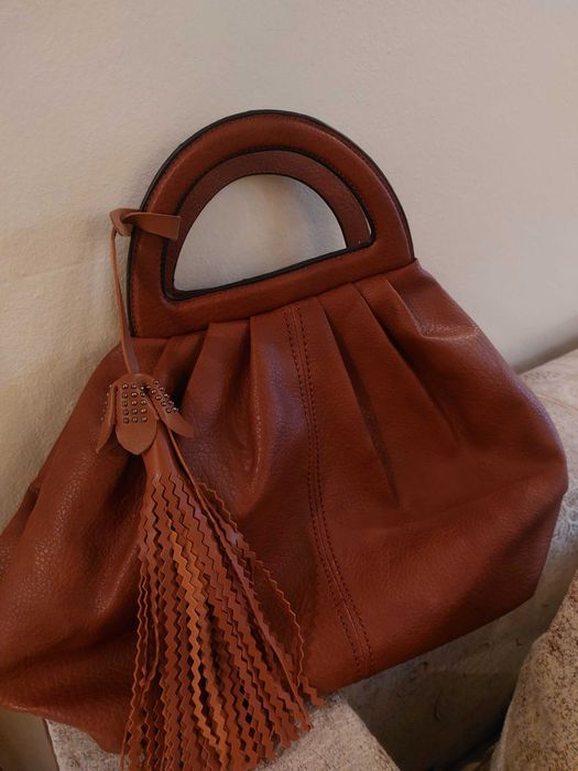 Дамска чанта в бежов цвят