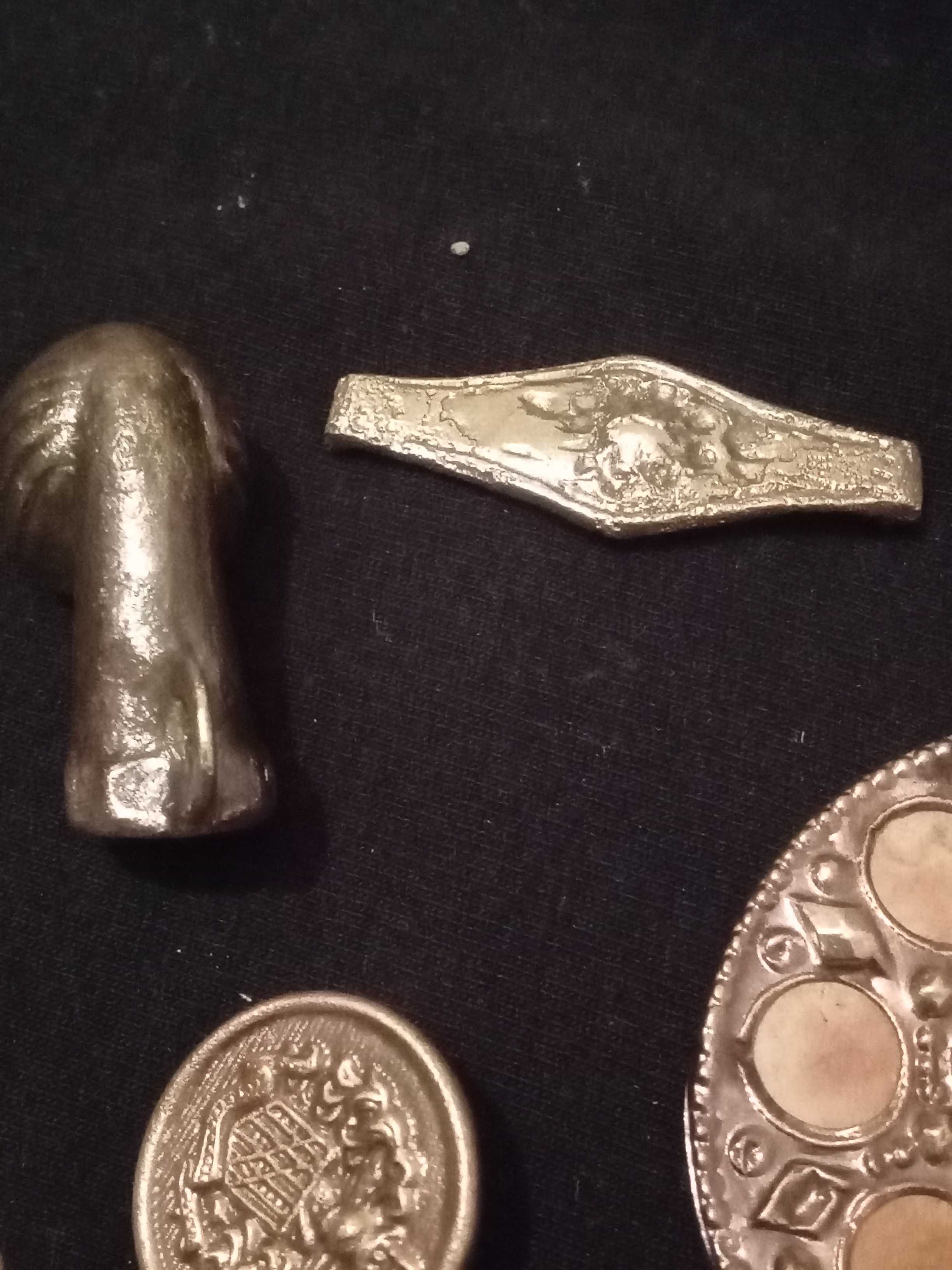 Стари възрожденски части от накити колани пафти
