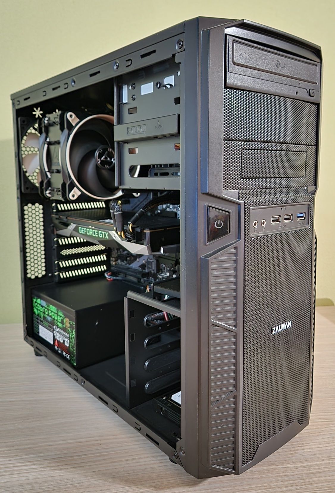 Геймърски компютър i7-8700, EVGA GTX 1080ti, 16 RAM, 126 SSD, 500 HDD
