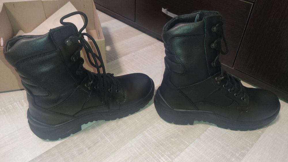 Кубинки от естествена кожа, с надпис Полиция на езика, 43 номер - нови