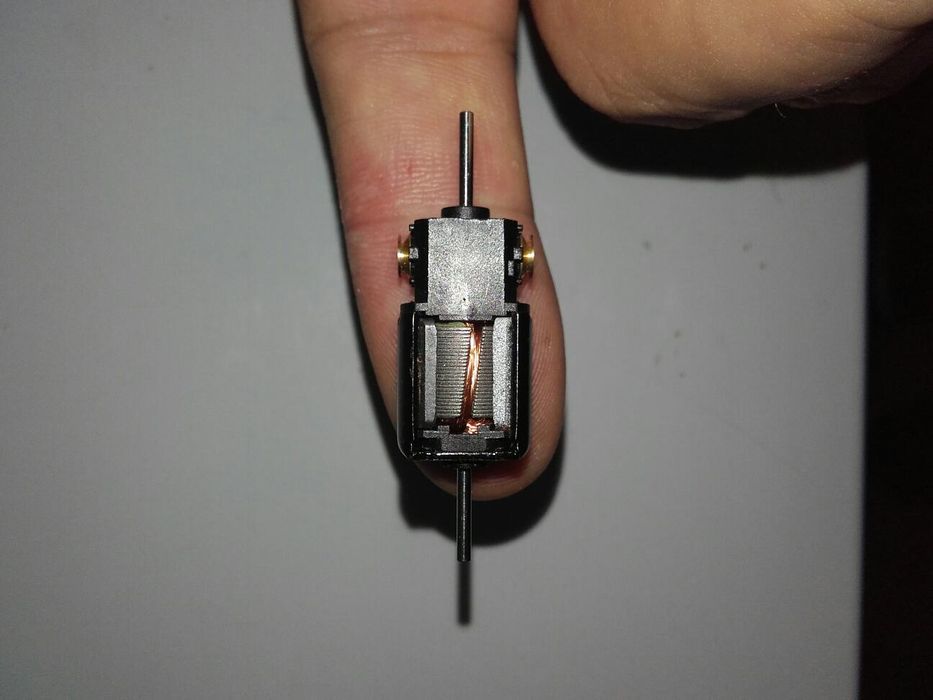 Motor 5 poli locomotiva scala N