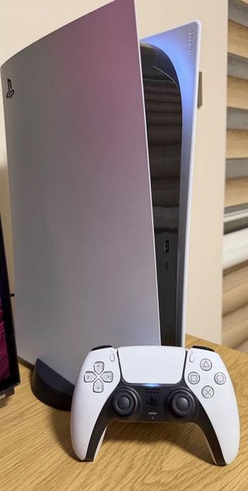 Продавам  PS 5  с джойстик