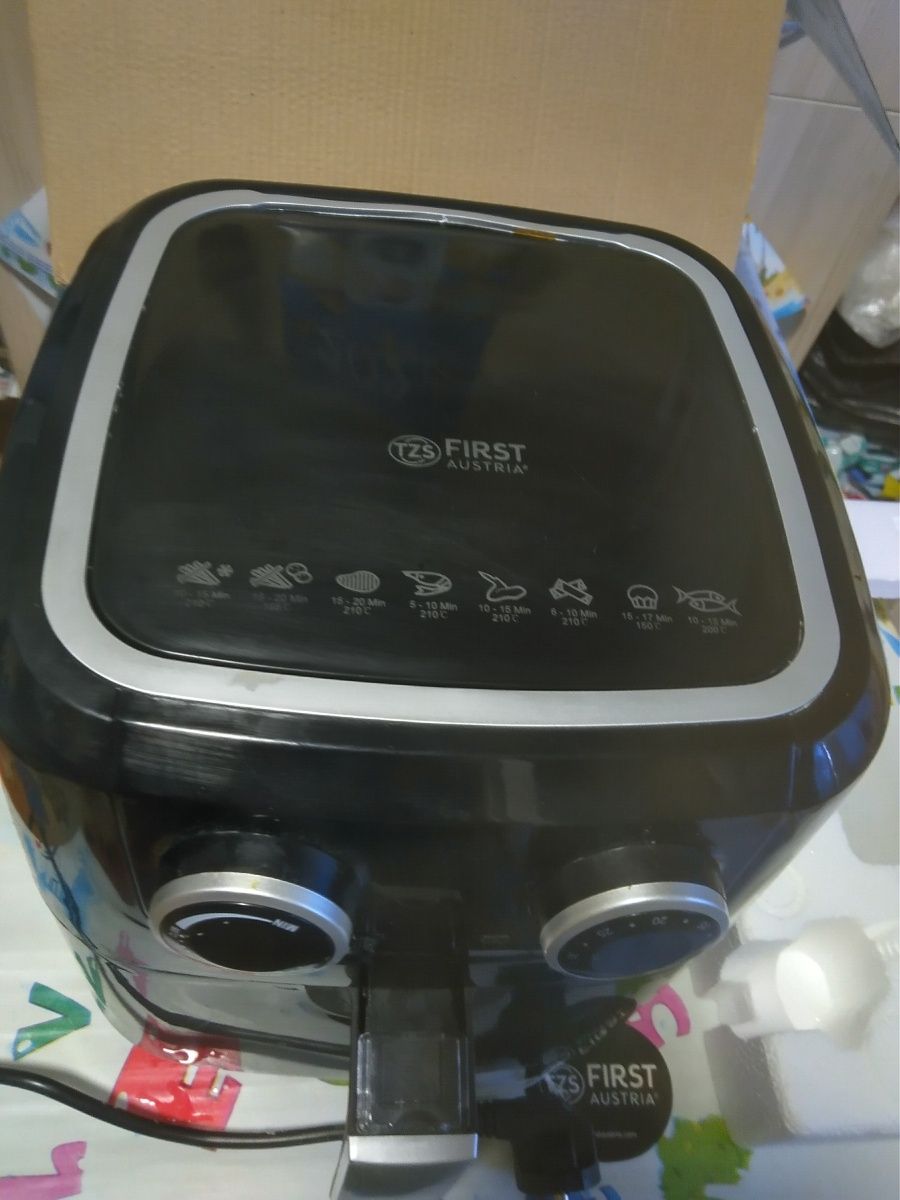 Air FRYER както е закупен в кашона