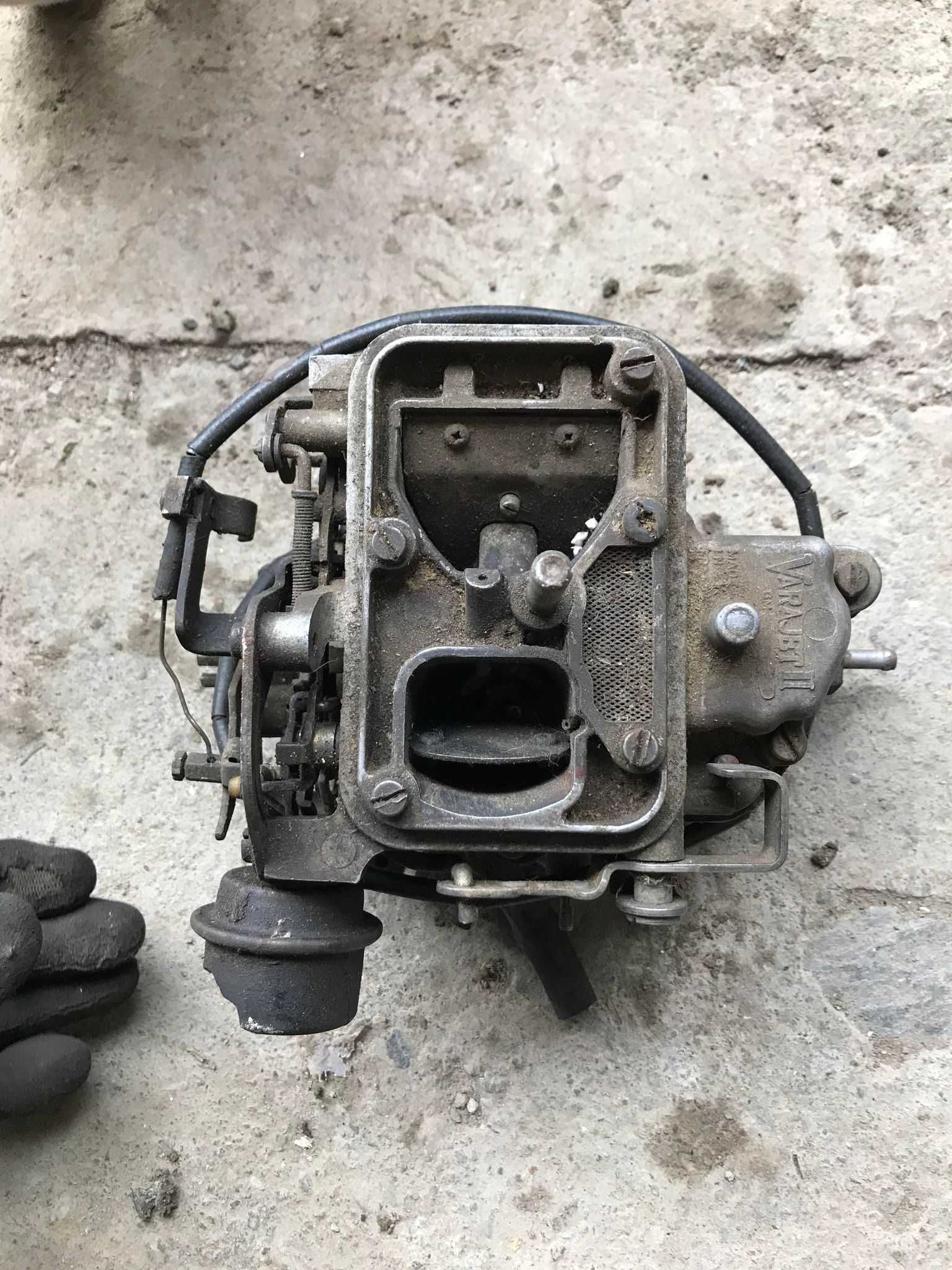 Carburator dublu corp