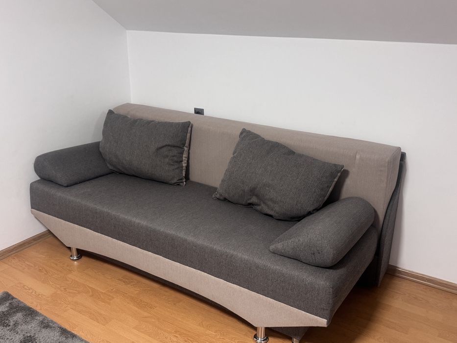 Canapea Extensibila sau pat într-o stare foarte bună