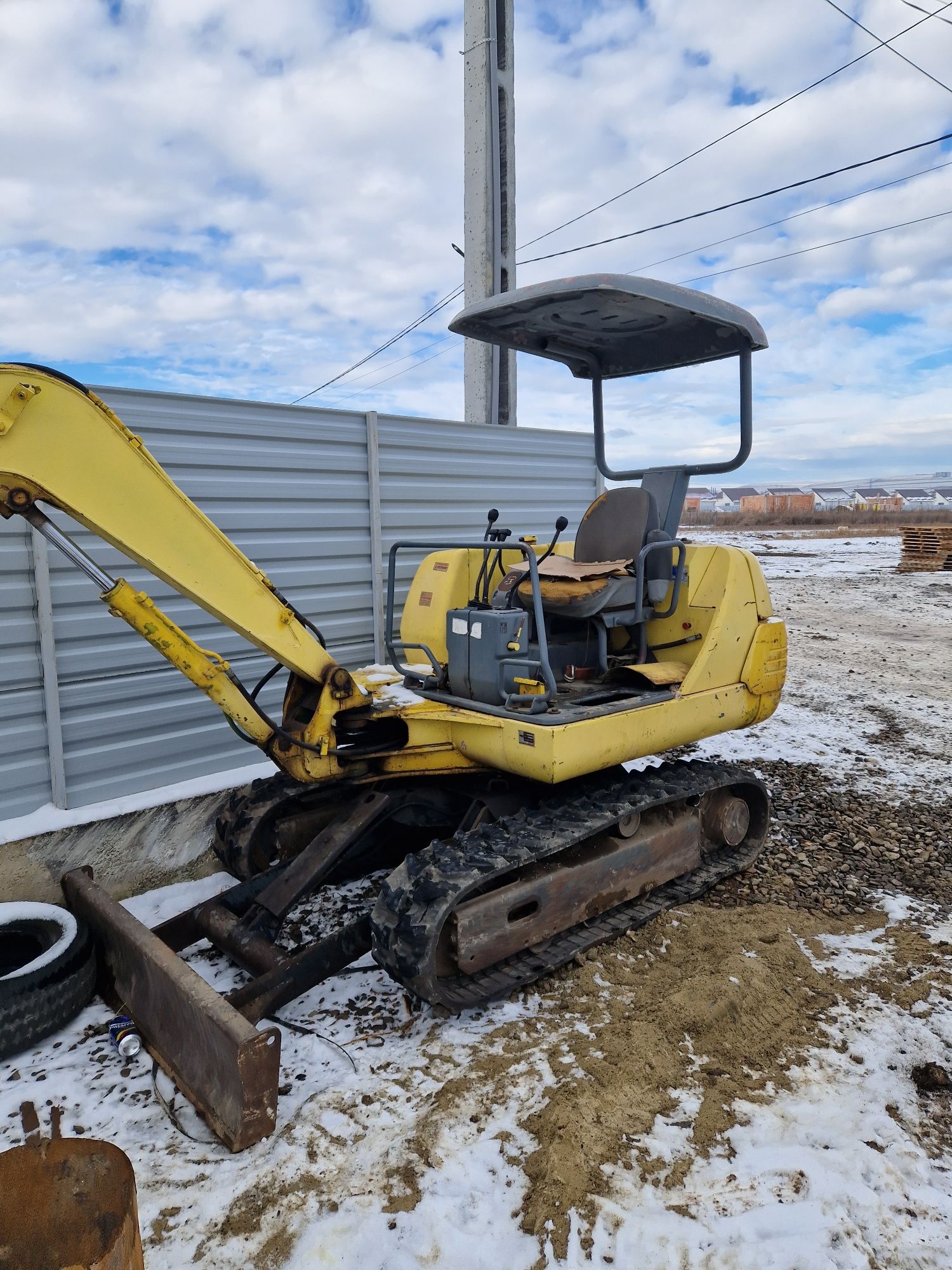 Vand mini excavator Komatsu stare foarte bună de functionare