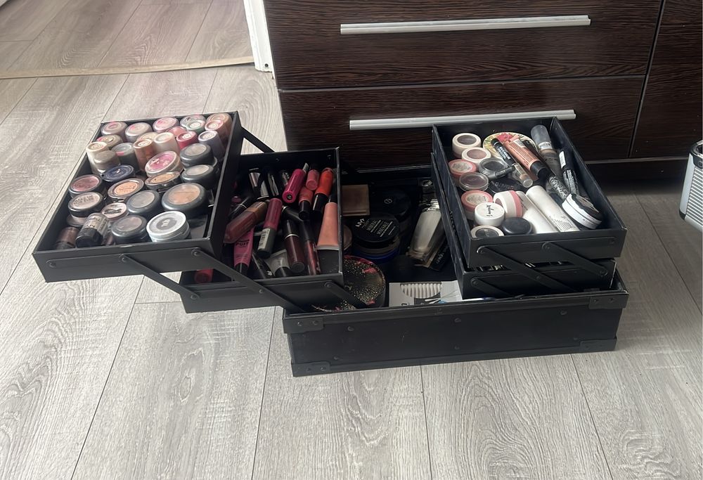 Nyx professional makeup troler case