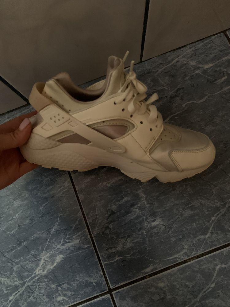 Adidași Nike huarache