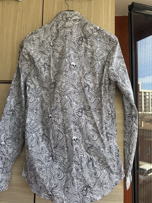 Продавам две чисто нови ризи Zara L размер.