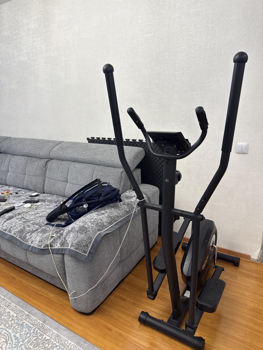 Тренажер элипс вес до 120 кг , удобен в применении