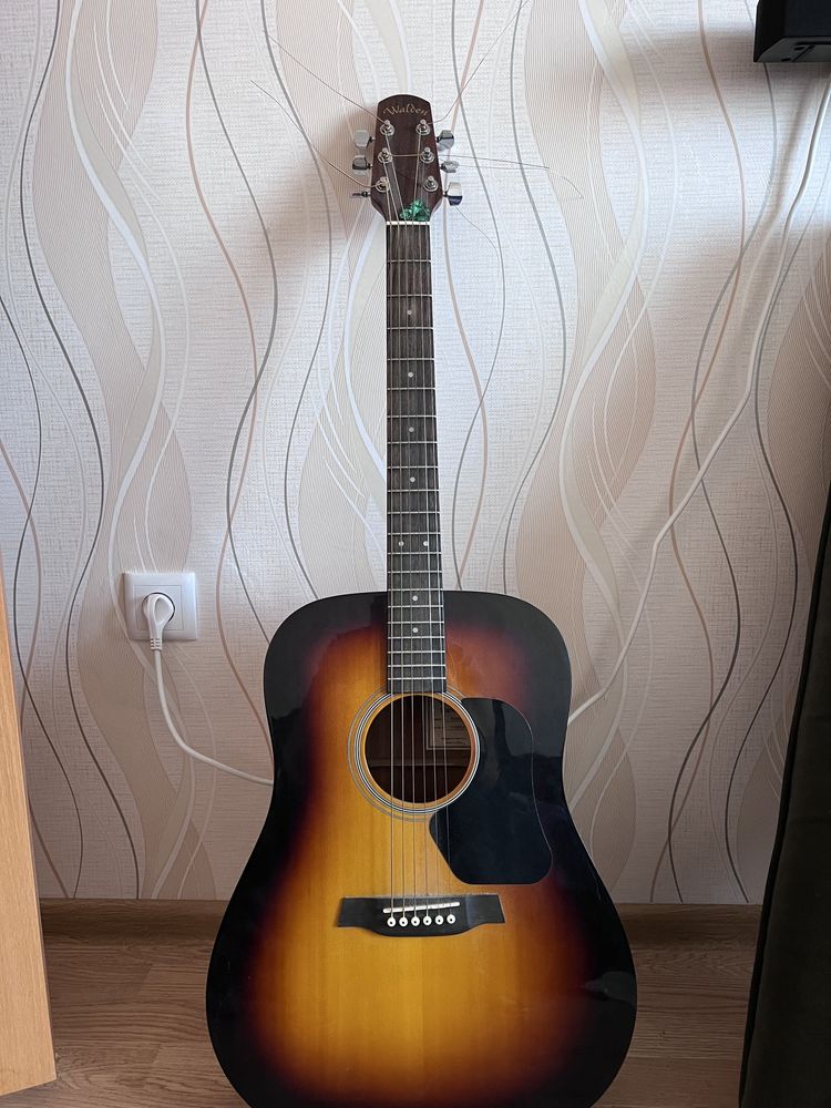 Продам хорошую гитару Walden d350sn