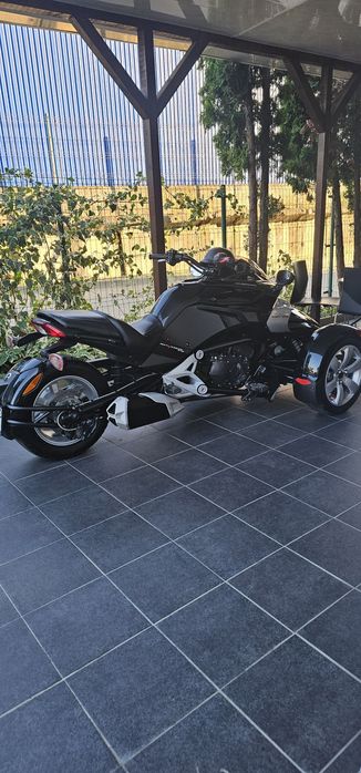 Vând spyder can-am F3