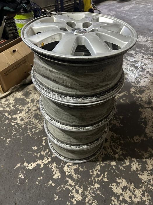 Продам титановые диски на машину Tayota camry