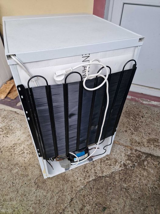 Lada frigorifică cu rafturi