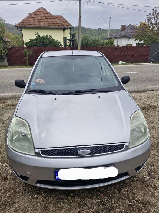 vând Ford Fiesta