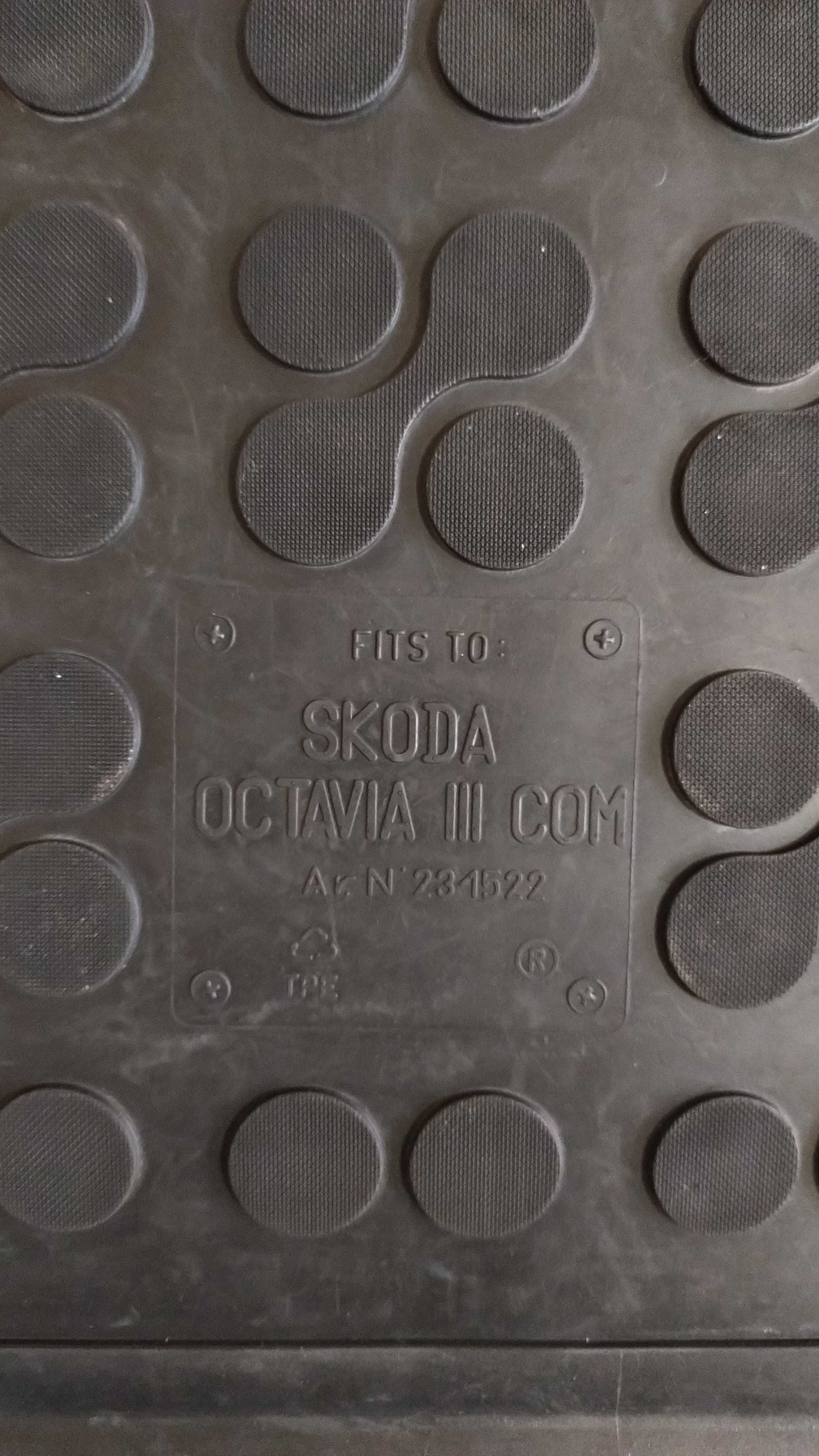 Гумена стелка за багажник