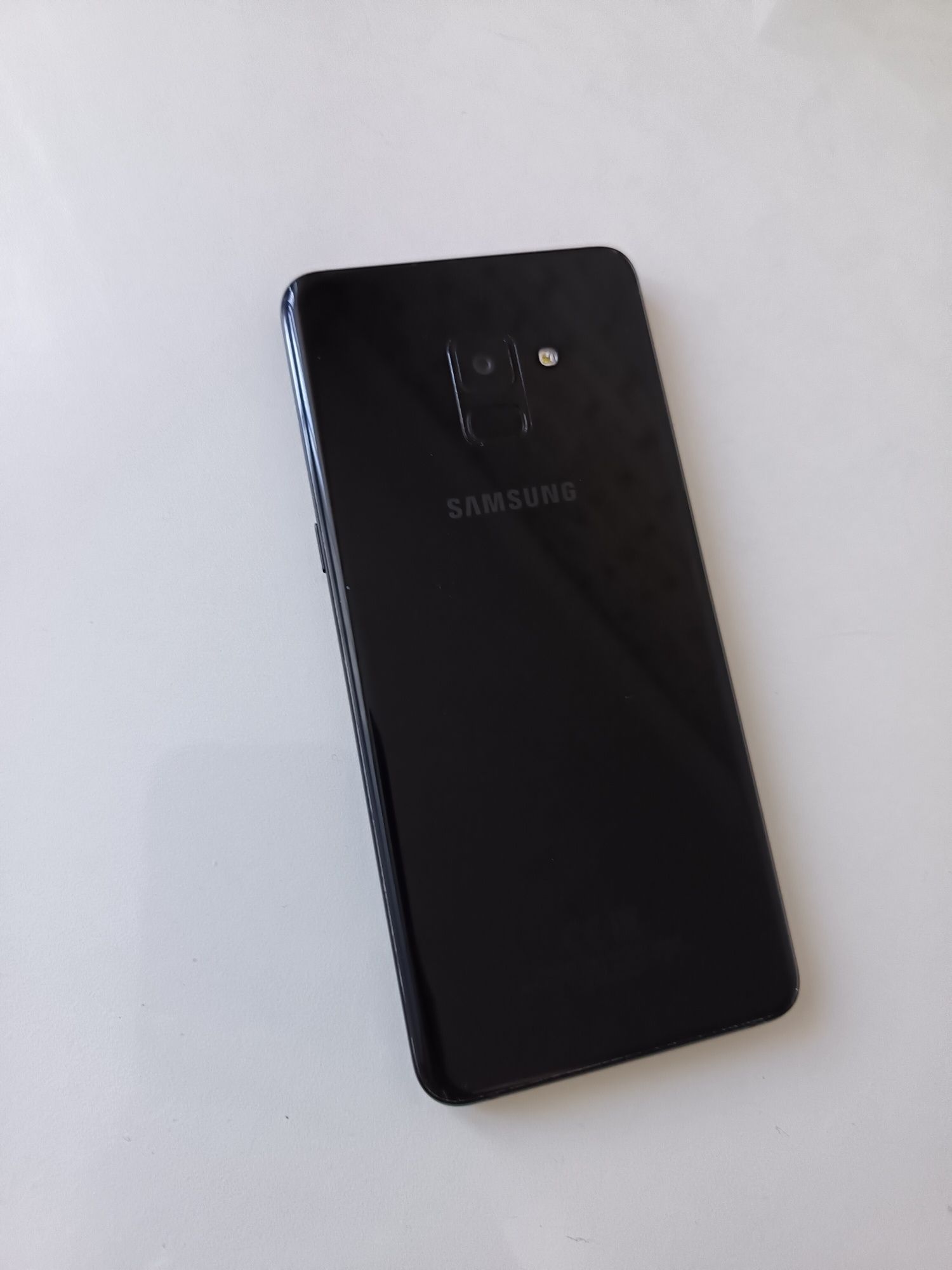 Продам Samsung А8+