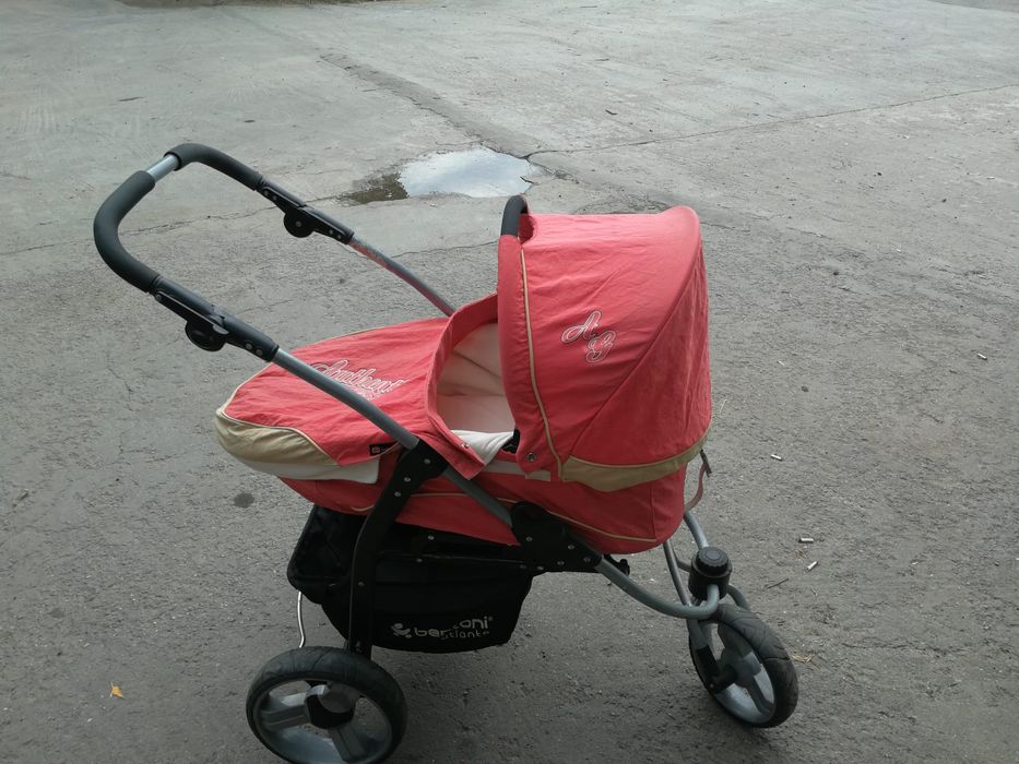 Vând cărucior Bertoni 3 in 1