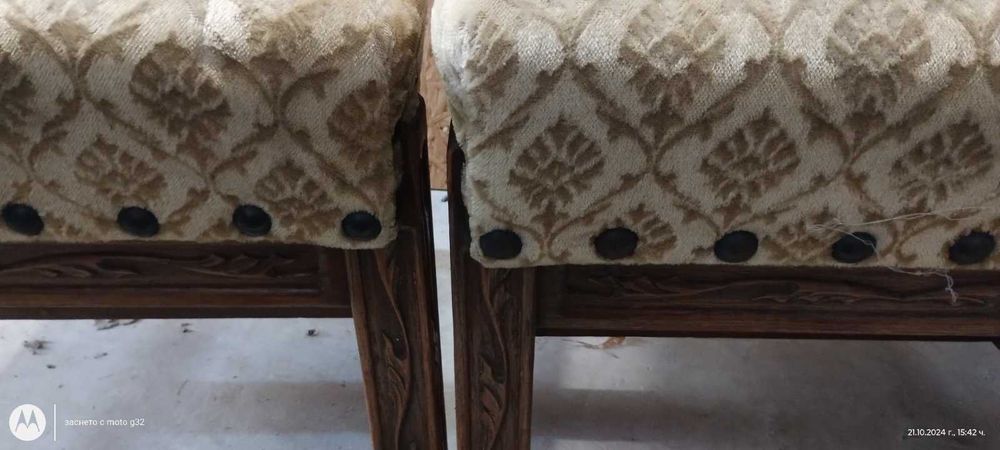 Масивни столове с дърворезба