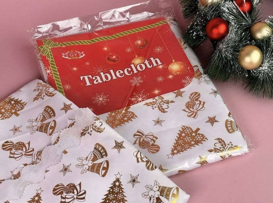 Тканевые новогодние скатерти