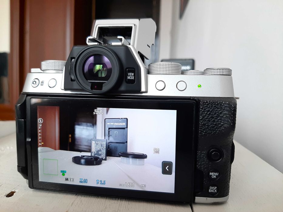 FUJIFILM X-T200 с обектив 15-45 mm