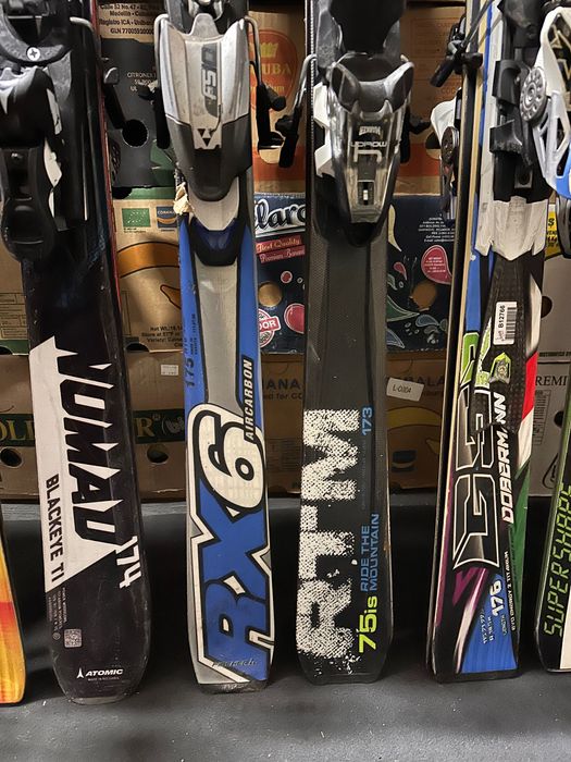 schiuri 174/176/183 
schiuri 174/176/183 ski nordica, atomic,volk,head