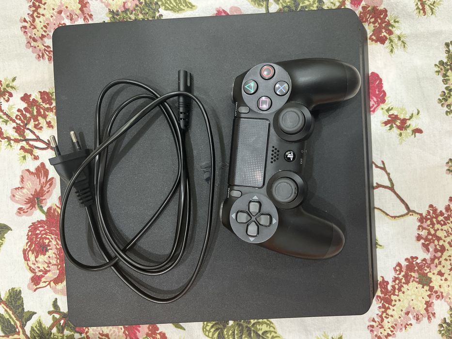 Playstation 4 slim