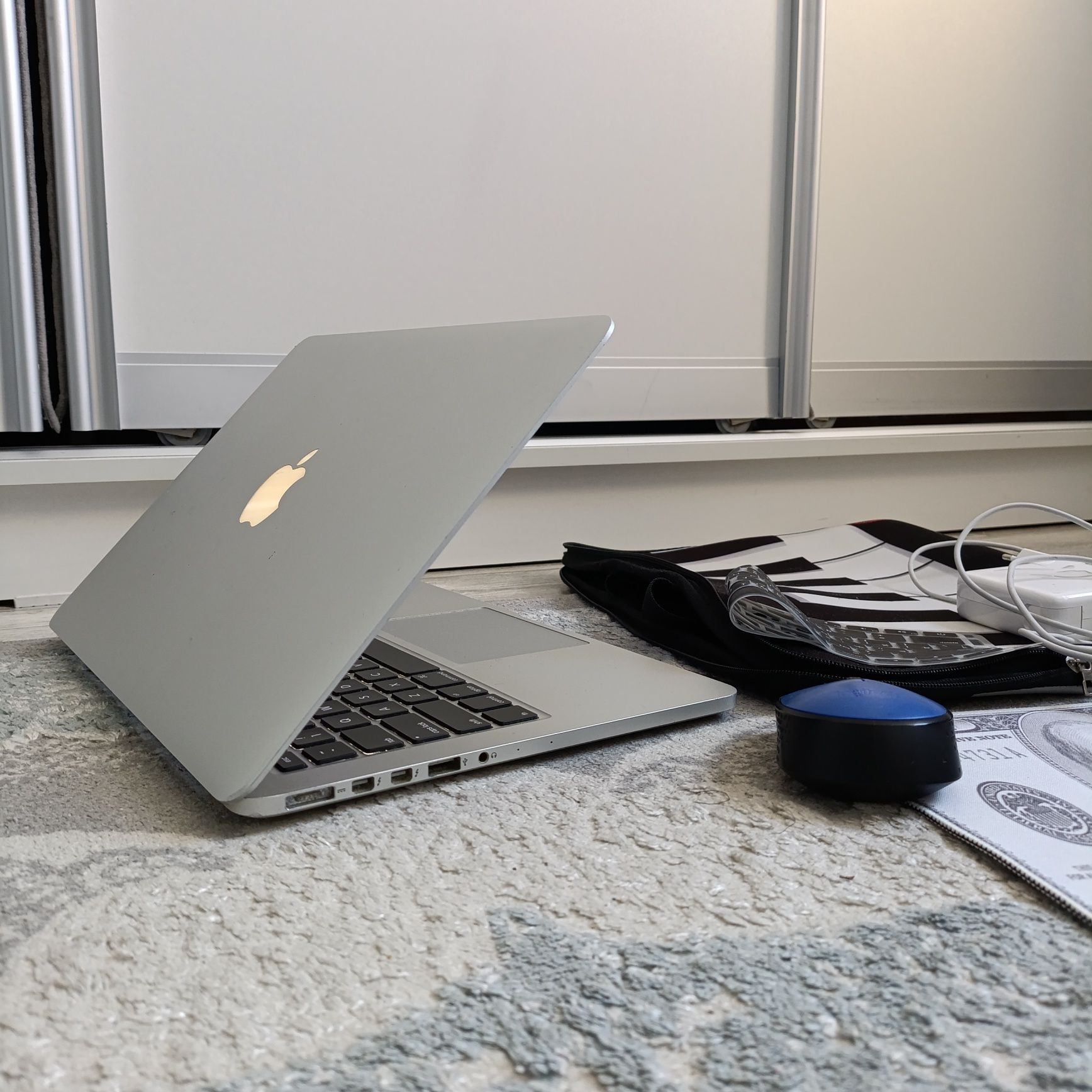MacBook Pro 13/Core i5/SSD-256GB//ОЗУ-8ГБ/Зарядка, Мышка, Чехол! !
