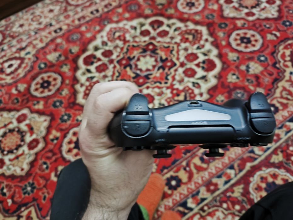 Продам PS4 геймпад (джойстик)