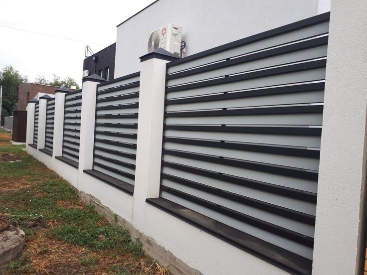 Vand garduri din sipca metalica stil jealuzea la gata