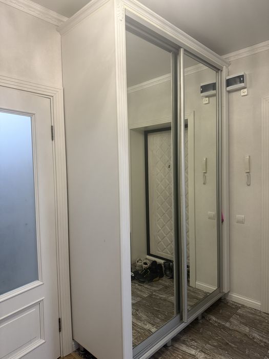 Шкаф в прихожей с зеркалами
