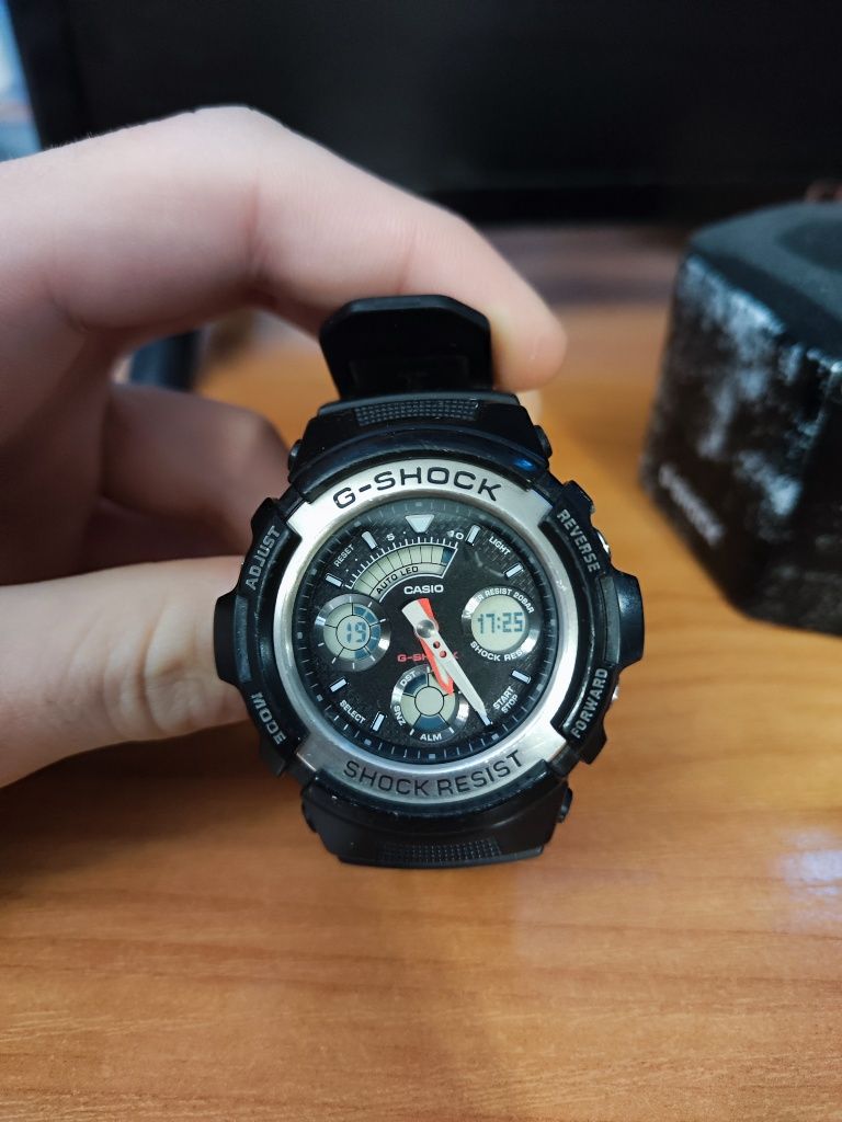 Часовник G shock