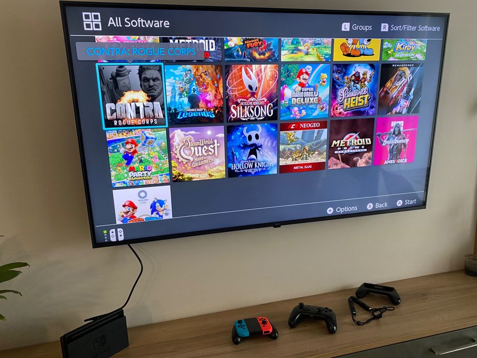 Nintendo Switch modat + Dock, 2 Joy-Con, Pro Controller și accesorii