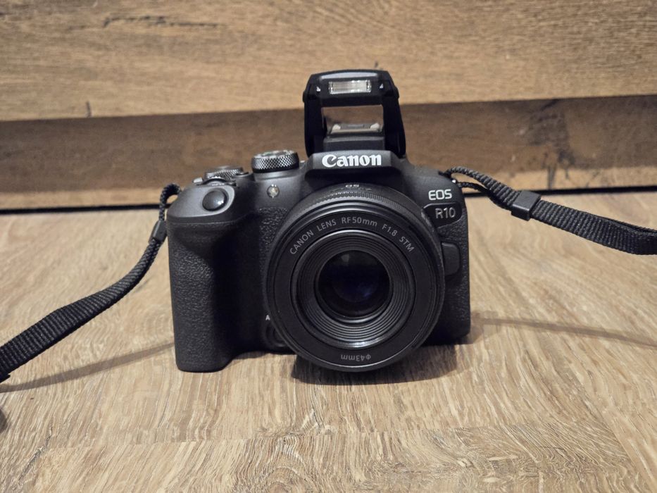 Canon R10 Mirrorless cu Obiectiv RF-S 18-45 + Obiectiv RF 50mm f1.8