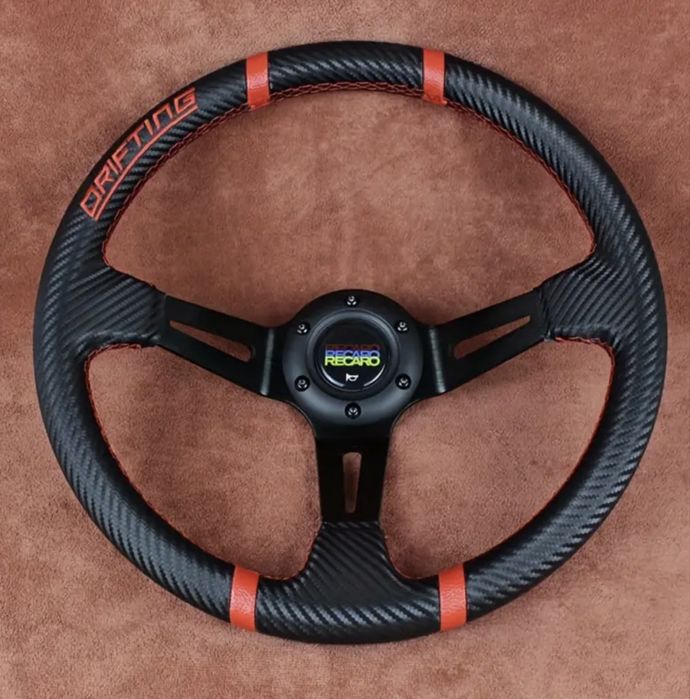 прдава се  ЧИСТО НОВО!! спортно дрифт кормило с карбонови влакна