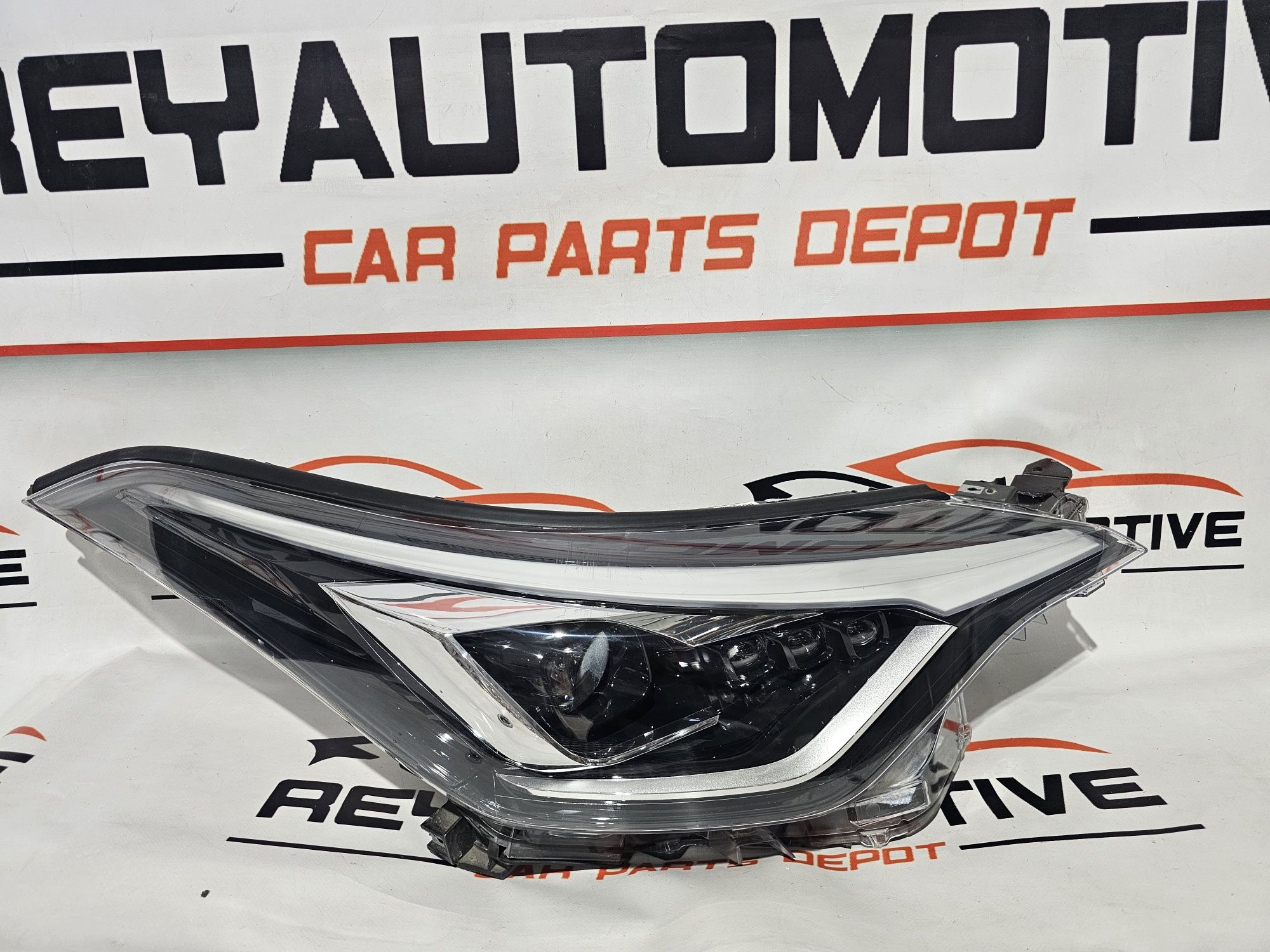 Far dreapta led Toyota CHR C-HR Facelift 2020 cod 81110-F4281-00
