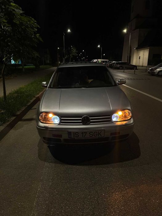 Golf 4 1.6 fsi stare foarte buna,model pacific