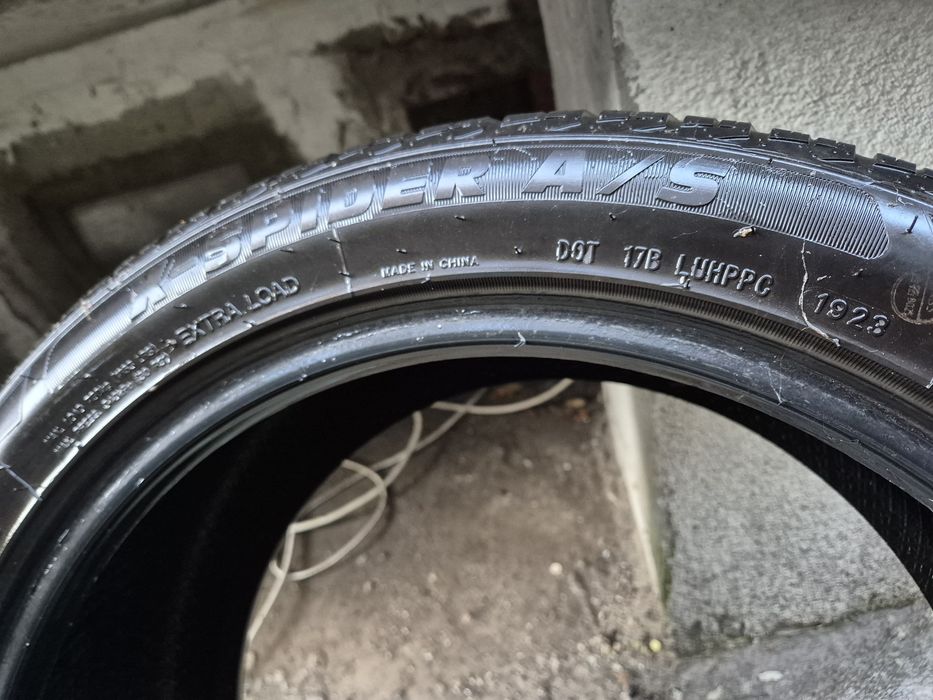 2 Cauciucuri Vara +Iarna Bucăți diferite 235.45.18