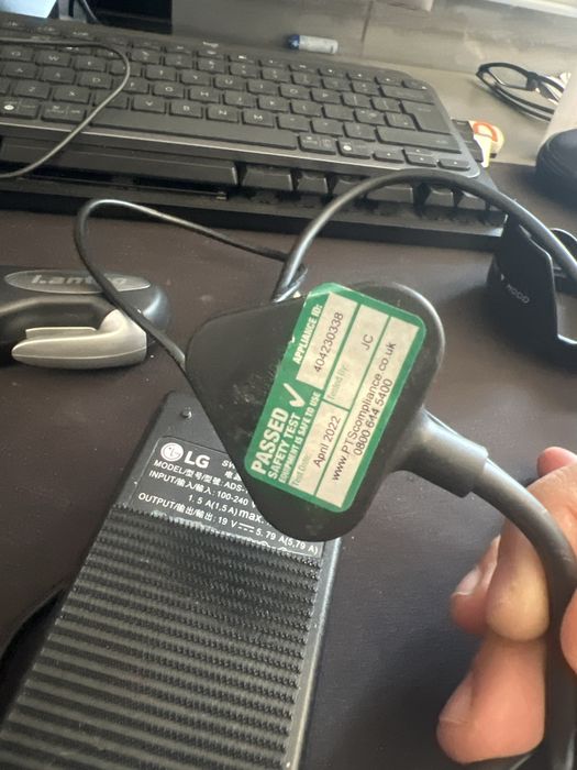 Incarcator monitor LG 19V/5.79A)