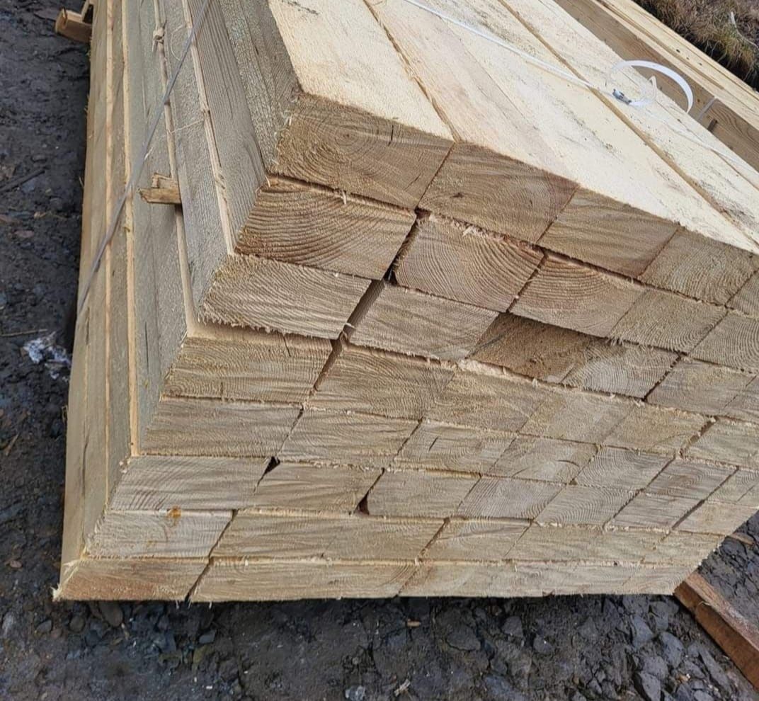 Vând material lemnos pentru construcții, scândură, grinzi, corni, leț