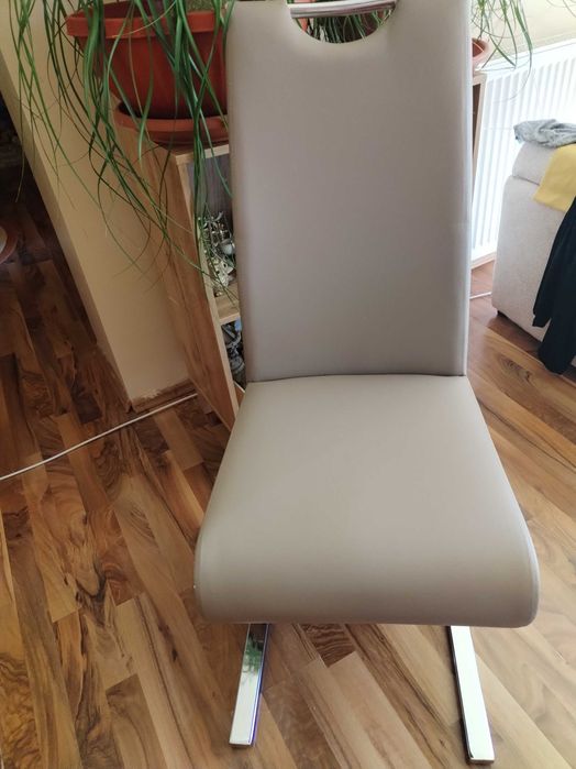 Vând 4 scaune bucătărie