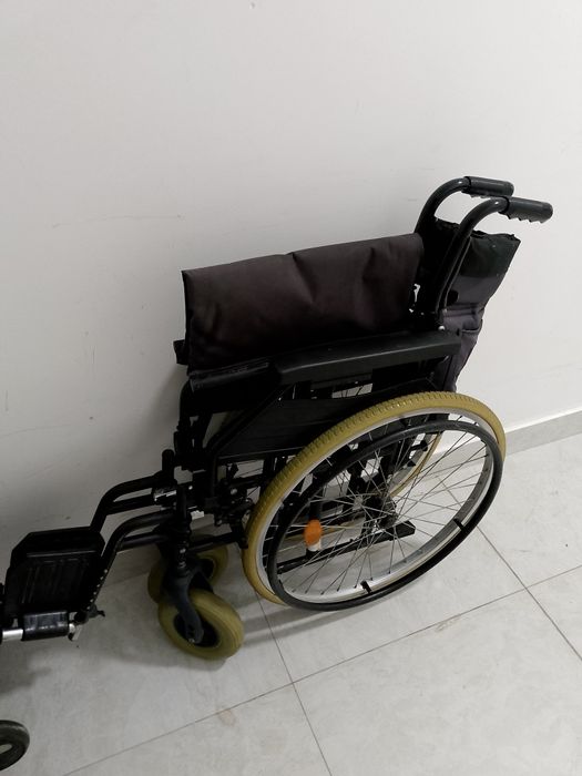 Инвалиднои коляска для взрослых хорошем состоянии