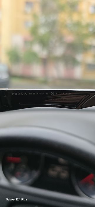 Se vand ochelari Prada