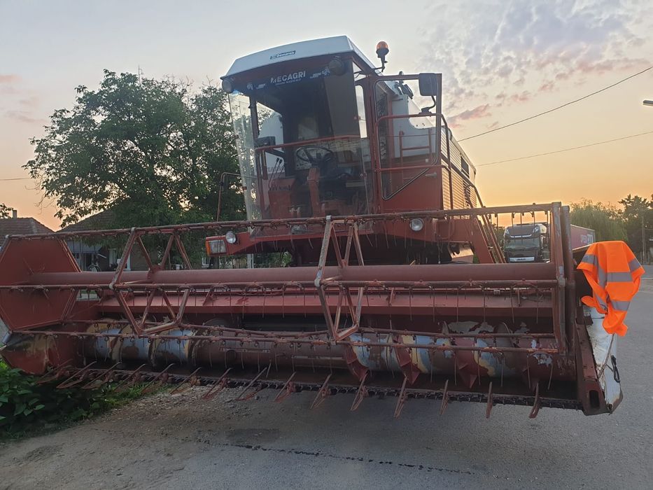 De vanzare combina  LAVERDA 3700  cu tocator