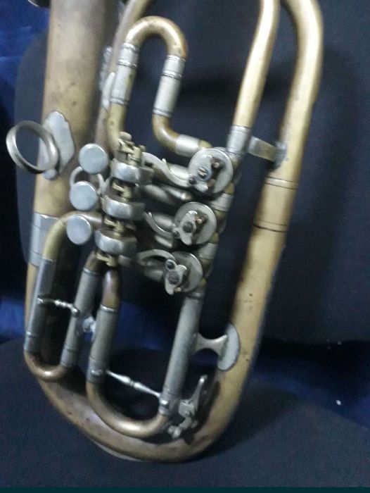 Vând bariton vertical mic