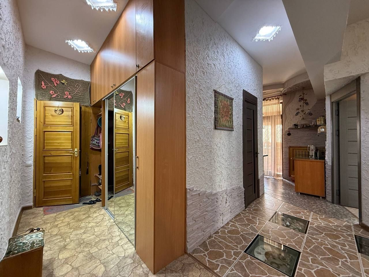 Продается 2в3 ком квартира, ор-р: улица Нукусская, 82 м²